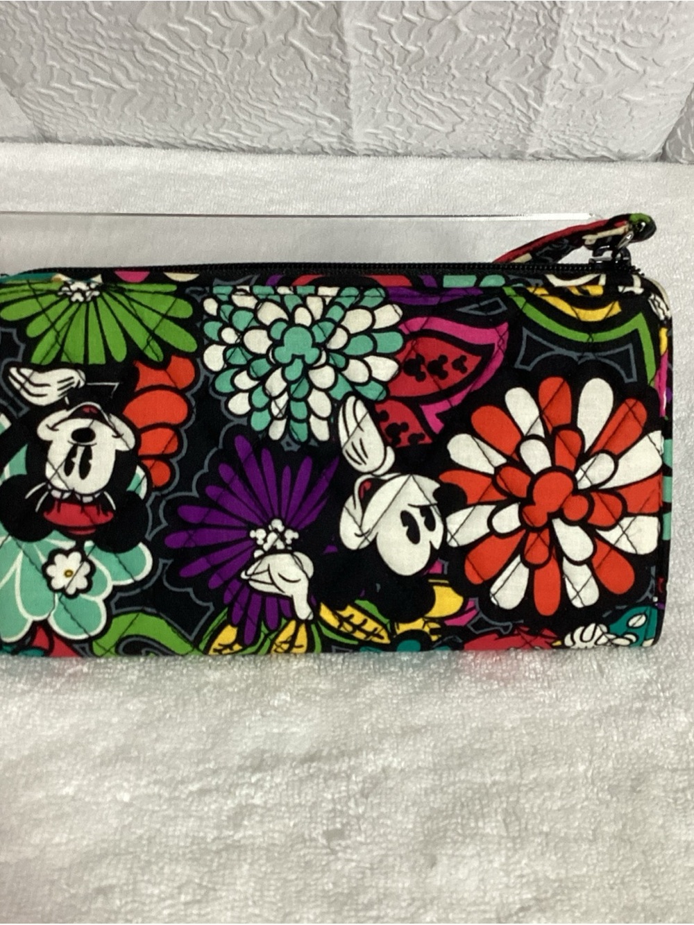 Vera Bradley Disney Mickey & Minnie Mouse Magical Blooms Zipper Wristlet Wallet - Picture 4 of 9
